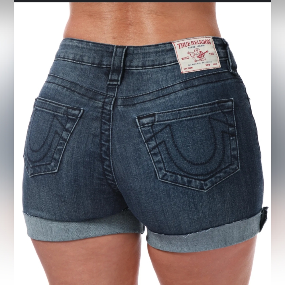 🌺 True Religion, Denim Classic Mid Rise Cuffed Shorts. Med Wash Color